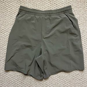 lululemon - pace breaker short 7” inseam small